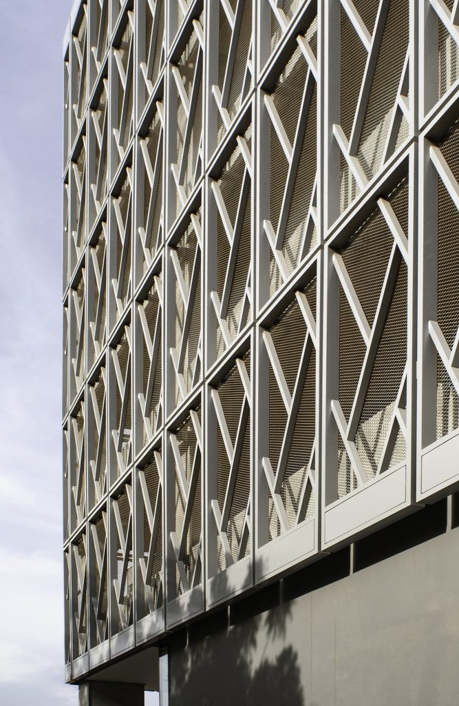 Standard Chartered Bank, Accra - architecture